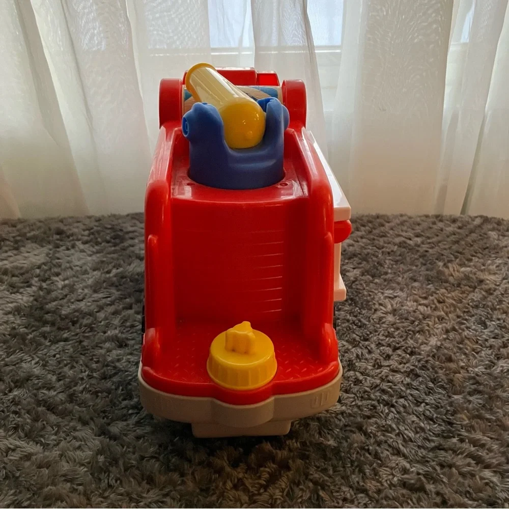 Fisher-Price Little People Helping‎ Others Fire Truck COMPLETE *WORKS*